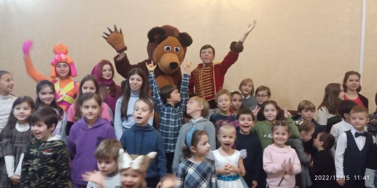 Новогодний утренник для детей из организаций, входящих в КСОРС, провёл «Дом Москвы» в Сухуме