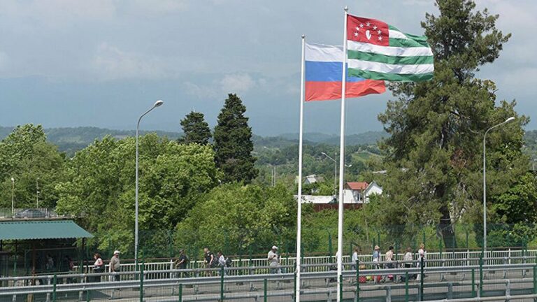 С 18 марта по 1 мая въезд в Россию из Абхазии разрешён только гражданам РФ из-за коронавируса