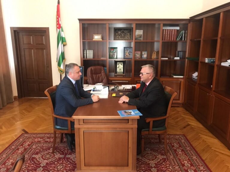 Вице-президент Абхазии обсудил с послом РФ защиту имущественных прав россиян в республике