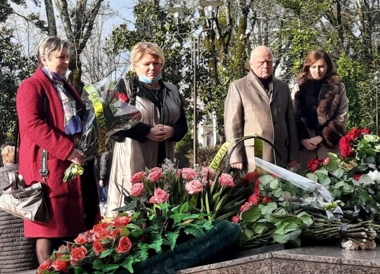 Руководство и члены КСОРС Абхазии почтили память невинно убиенных в Латской трагедии