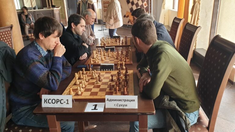 Шахматный турнир, посвящённый Дню защитника Отечества, проходит в эти минуты в Сухуме