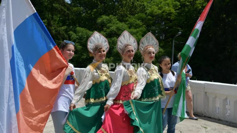КСОРС Абхазии организовал праздничные мероприятия в Сухуме ко Дню России