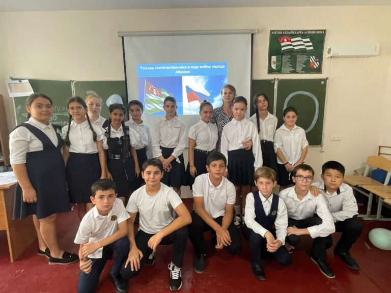 В сухумской школе № 15 прошел классный час, посвященный Дню Победы народа Абхазии